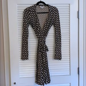 Diane Von Furstenburg 100% Silk Wrap Dress